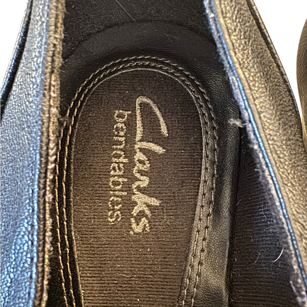Clarks Bendables Black Leather Button Heels size 8 1/2 - Picture 4 of 10